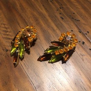 VINTAGE COSTUME CLIP ON EARRINGS